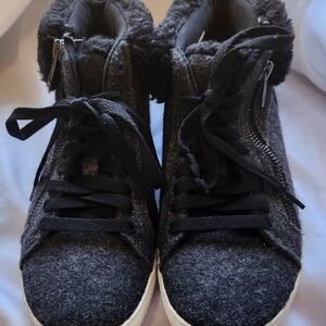 Brash Black Ankle Boots with Fur Trim